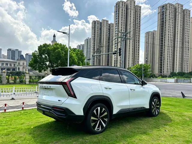 Geely Boyue L — Фото автомобиля 4