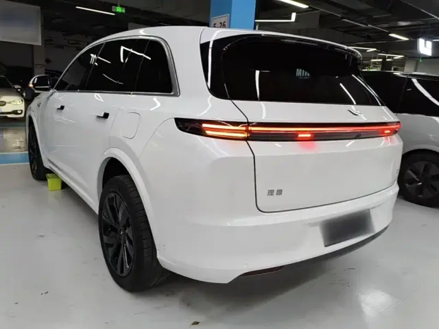 Li Auto L7 — Фото автомобиля 4