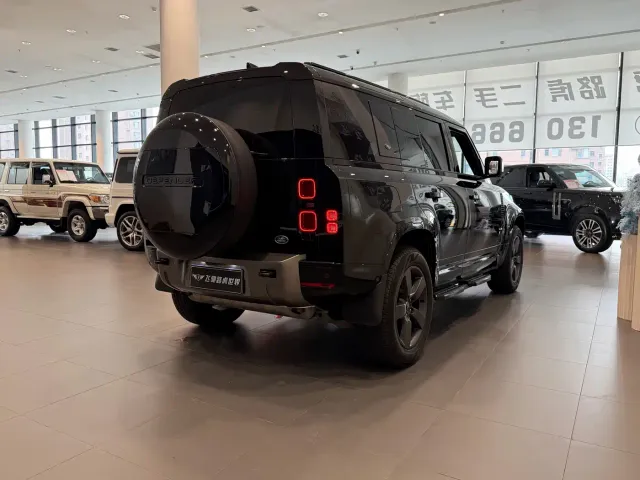 Land Rover Defender — Фото автомобиля 22