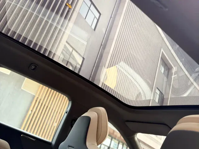 Volvo XC70 Plug-in Hybrid — Фото автомобиля 14