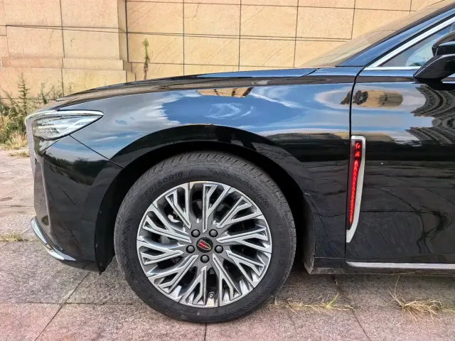 Hongqi H5 — Фото автомобиля 17