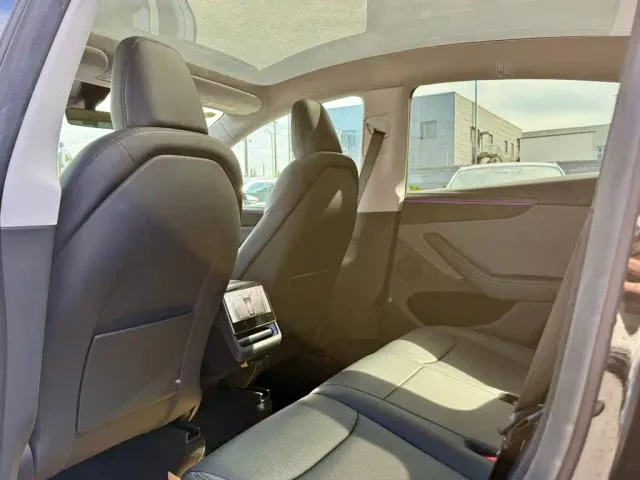 Tesla Model Y — Фото автомобиля 10