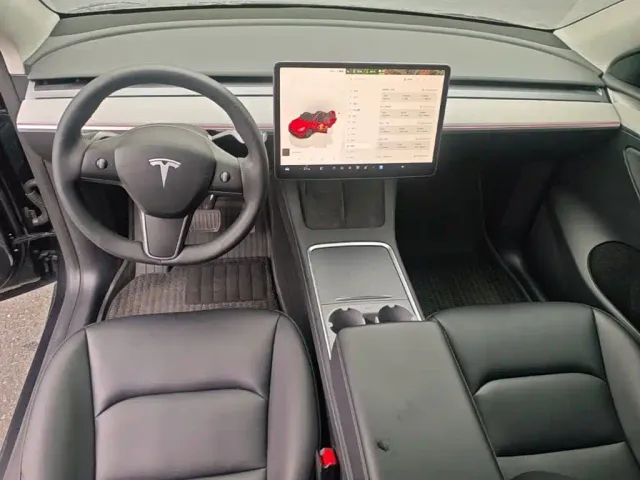 Tesla Model Y — Фото автомобиля 9