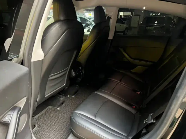Tesla Model Y — Фото автомобиля 7