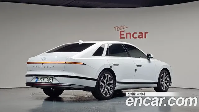 Hyundai Grandeur Grandeur (GN7) 2.5 Бензин 2WD — Фото автомобиля 2