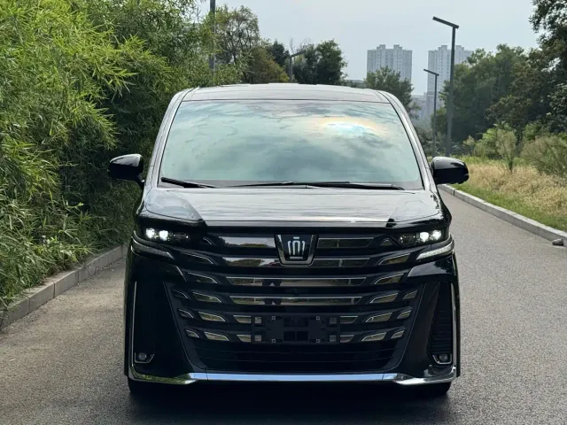 Toyota Vellfire — Фото автомобиля 2