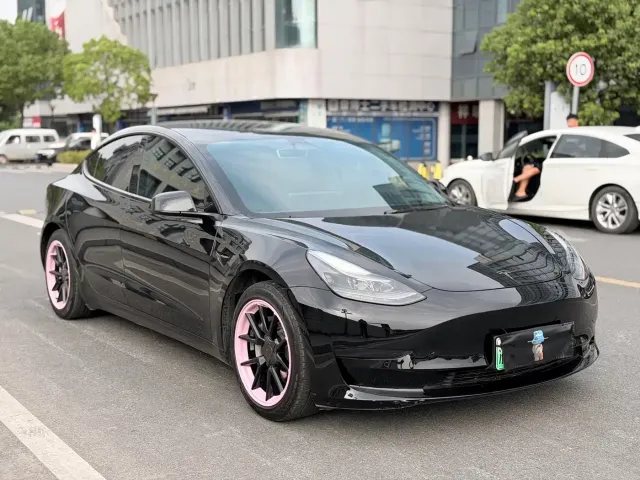 Tesla Model 3 — Фото автомобиля 3