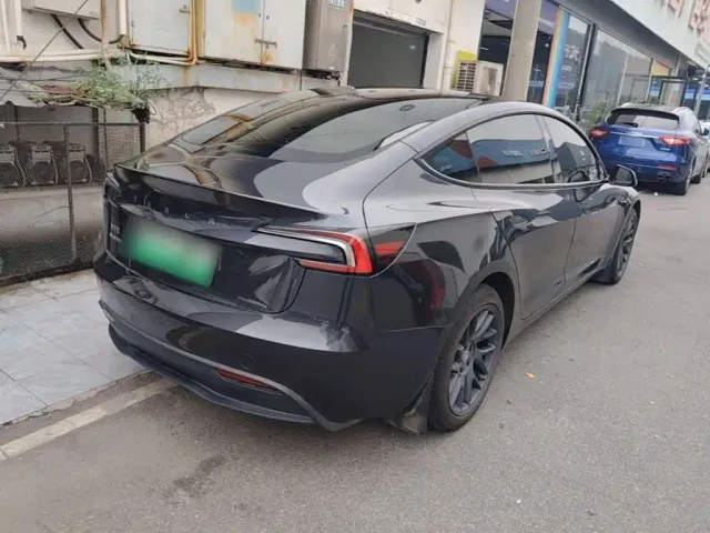 Tesla Model 3 — Фото автомобиля 6