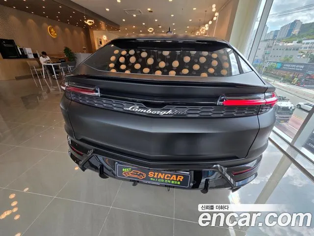 Lamborghini Urus — Фото автомобиля 5