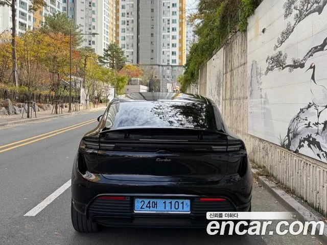 Porsche Macan Electric — Фото автомобиля 4