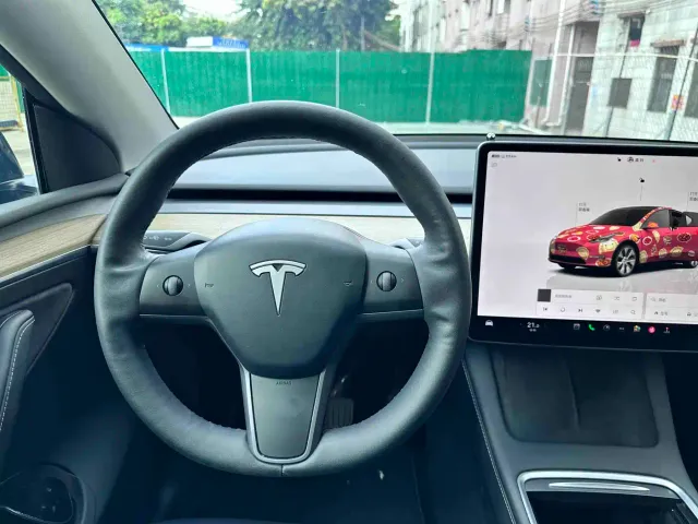 Tesla Model Y — Фото автомобиля 8