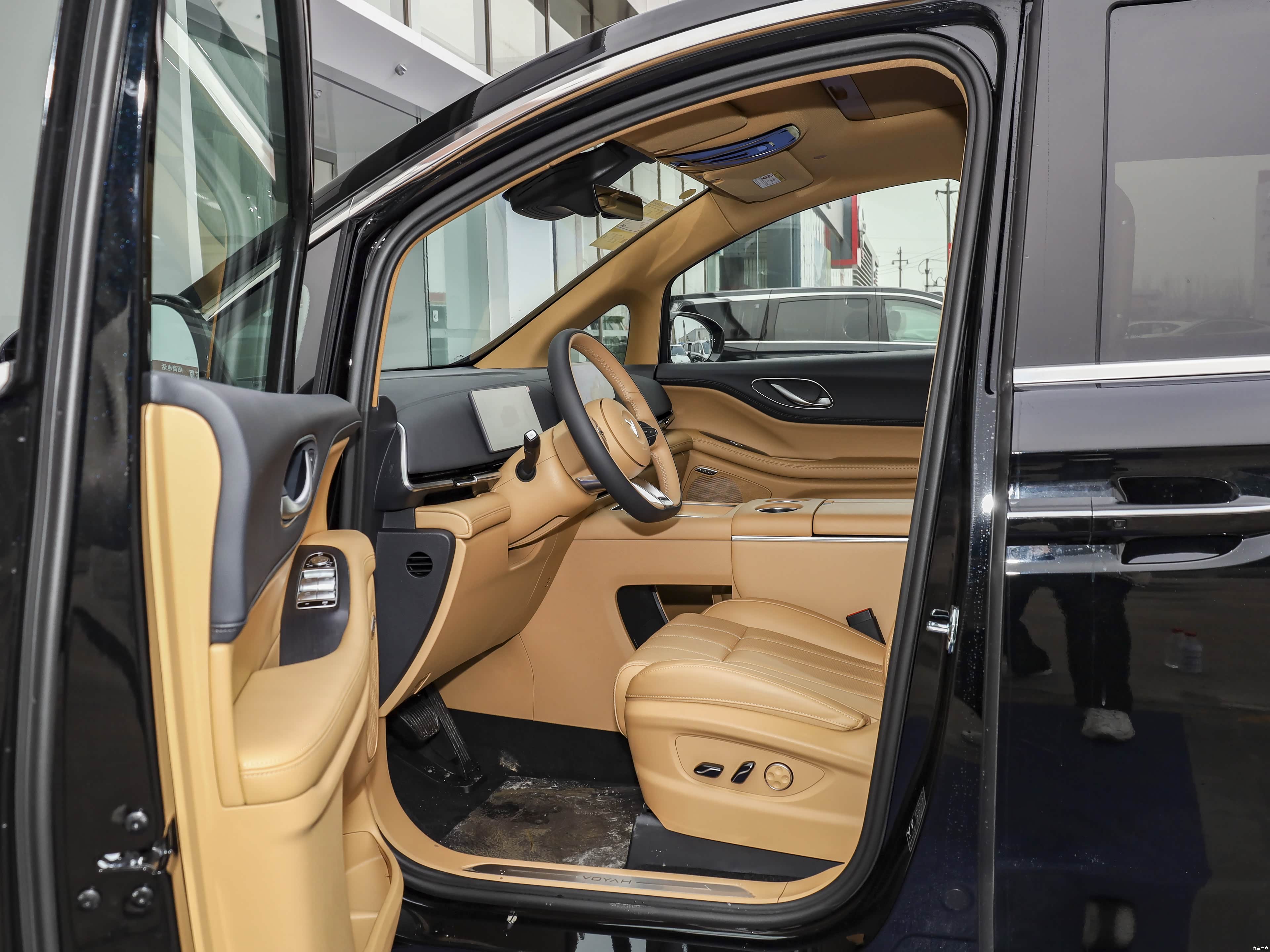 VOYAH Dream Qiankun Ultra PHEV — Фото автомобиля 6
