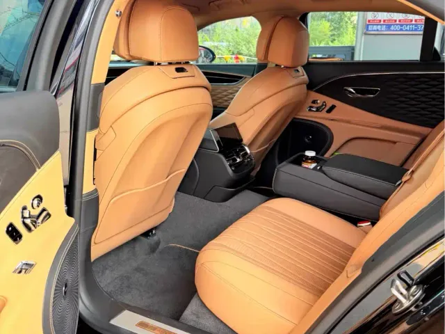 Bentley Flying Spur — Фото автомобиля 4
