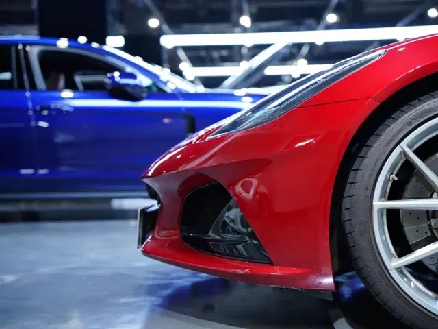 Lotus Emira — Фото автомобиля 2