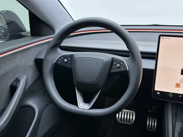 Tesla Model 3 — Фото автомобиля 20