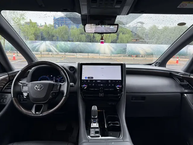 Toyota Vellfire — Фото автомобиля 8