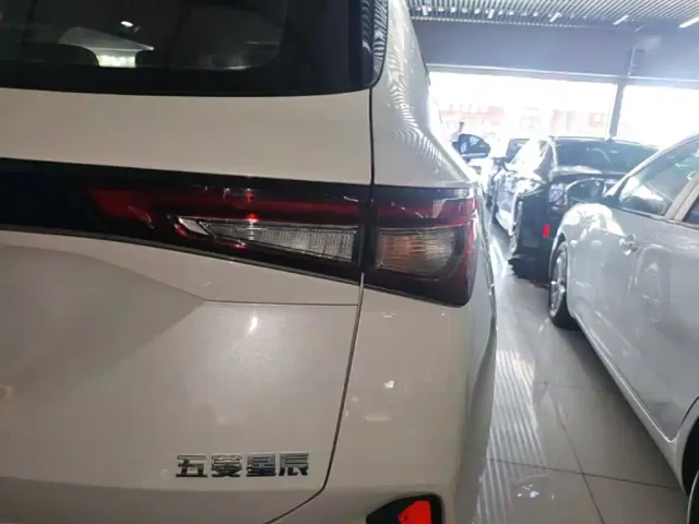 Wuling Asta — Фото автомобиля 7