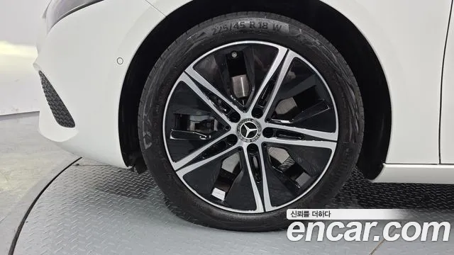Mercedes-Benz A-Class — Фото автомобиля 21