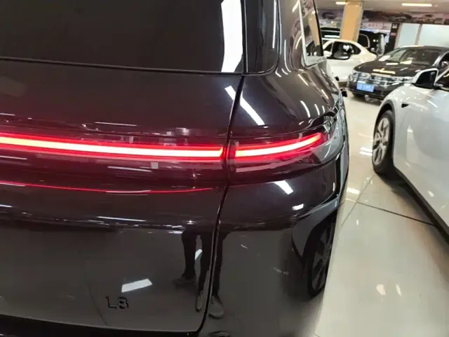Li Auto L8 — Фото автомобиля 7