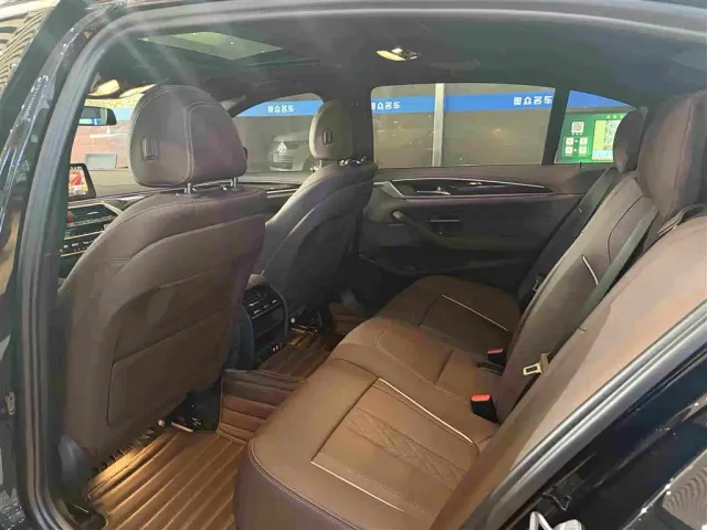 BMW 5 Series — Фото автомобиля 8