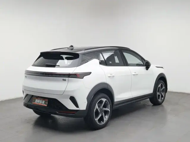 Lynk & Co 06 — Фото автомобиля 2