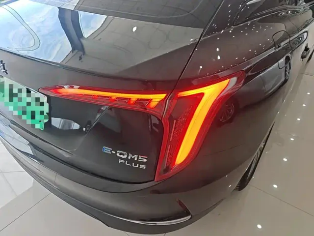 Hongqi E-QM5 — Фото автомобиля 7