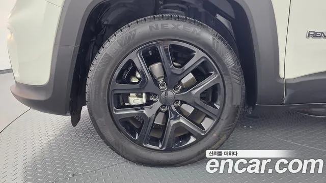 Jeep Renegade — Фото автомобиля 5