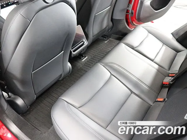 Tesla Model 3 — Фото автомобиля 17