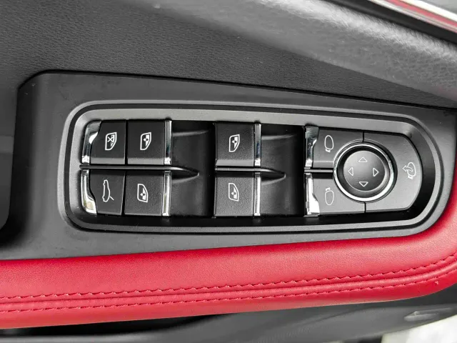 Porsche Macan — Фото автомобиля 10