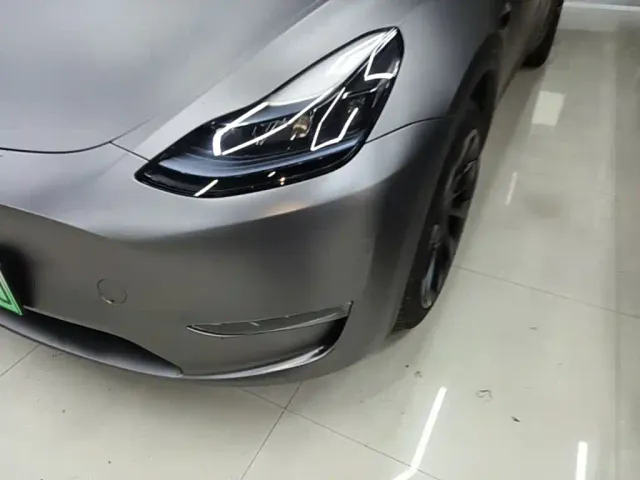 Tesla Model Y — Фото автомобиля 23