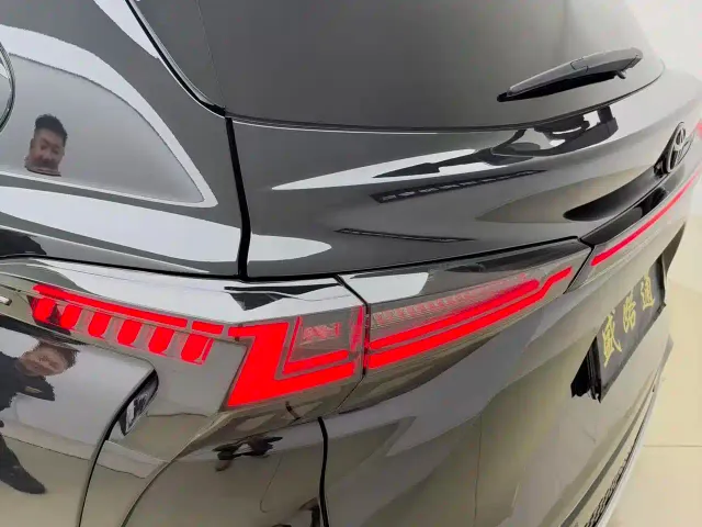 Toyota Sienna — Фото автомобиля 17