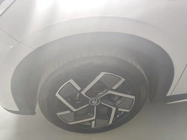 BYD Yuan PLUS — Фото автомобиля 22