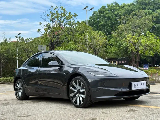 Tesla Model 3 — Фото автомобиля 3