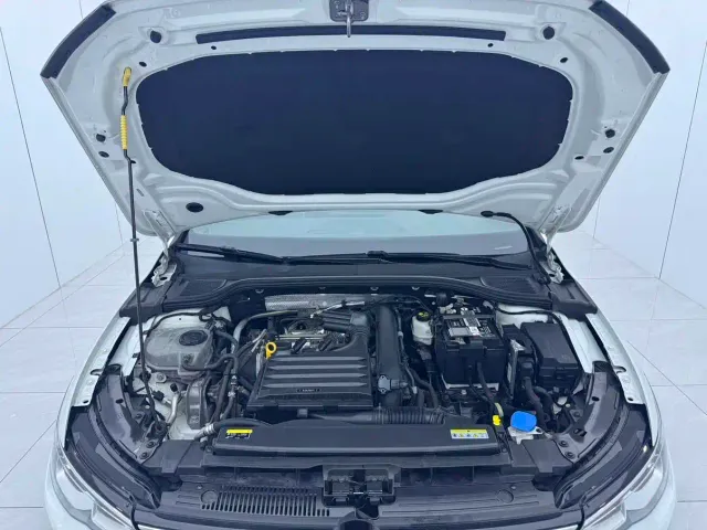 Volkswagen Golf — Фото автомобиля 16