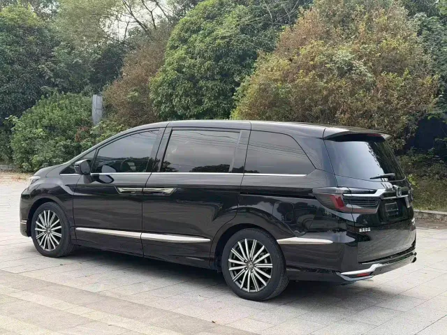 Honda Elysion — Фото автомобиля 4
