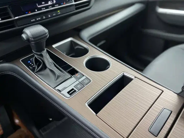 Toyota Granvia — Фото автомобиля 14