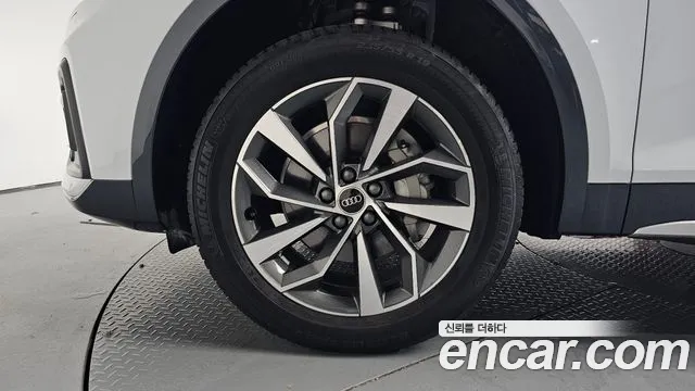 Audi Q5 45 TFSI quattro Sportback — Фото автомобиля 5