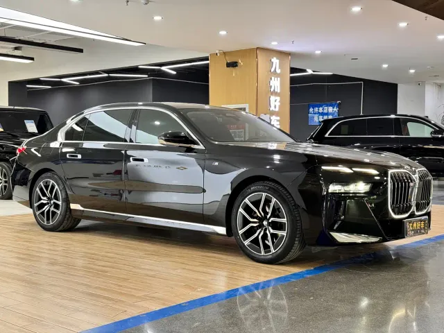 BMW 7 Series — Фото автомобиля 3