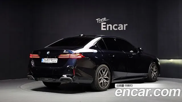 BMW 5-Series — Фото автомобиля 2