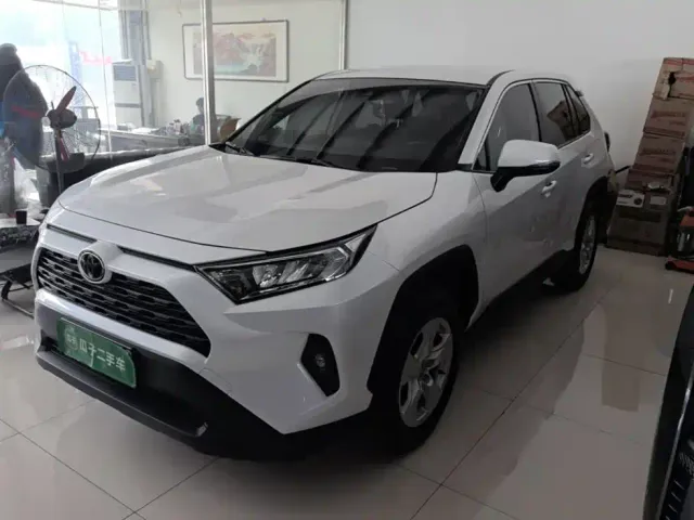 Фотография автомобиля — Toyota RAV4