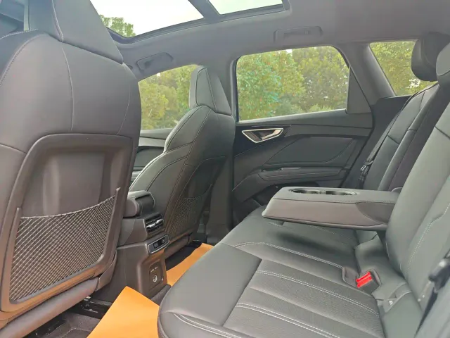 Audi Q4 e-tron — Фото автомобиля 6