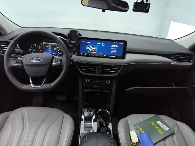 Ford Escape — Фото автомобиля 12