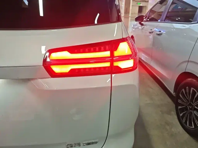 Wuling Starlight 730 — Фото автомобиля 7
