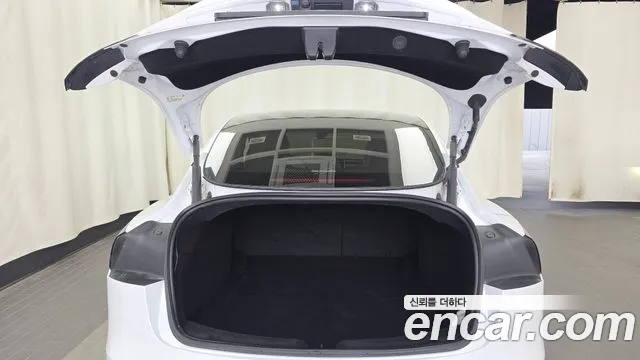 Tesla Model 3 — Фото автомобиля 26