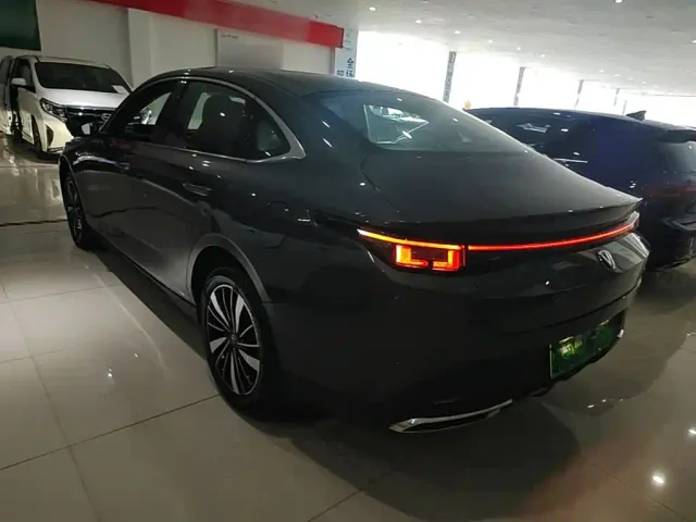 Changan Eado PHEV — Фото автомобиля 4