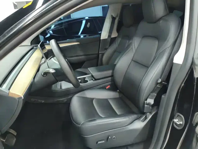 Tesla Model Y — Фото автомобиля 14
