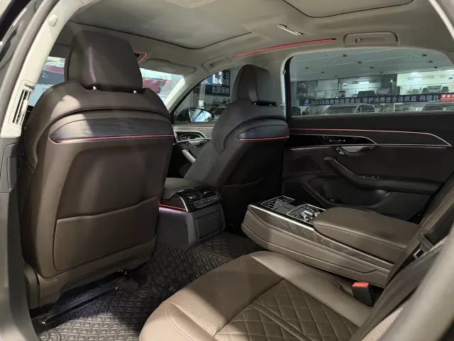 Audi A8 — Фото автомобиля 13