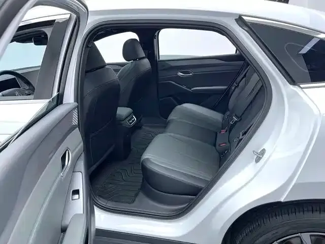 BYD Qin L — Фото автомобиля 13