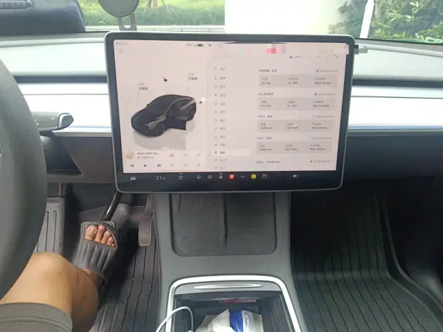 Tesla Model Y — Фото автомобиля 12
