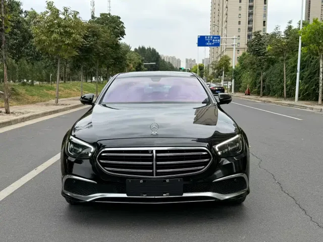 Mercedes-Benz E-Class — Фото автомобиля 2